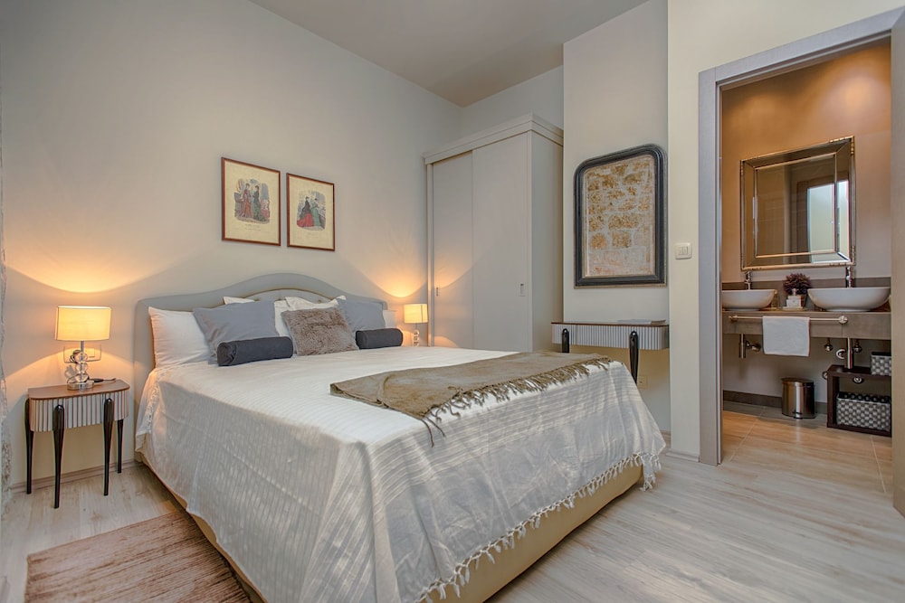 Heraclea Luxury Heritage Accommodation view 2