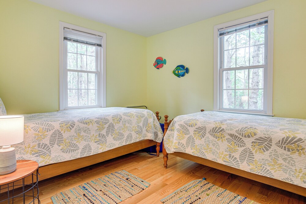 1/2 Mi to Cooks Brook Beach: Cozy Cape Cod Retreat