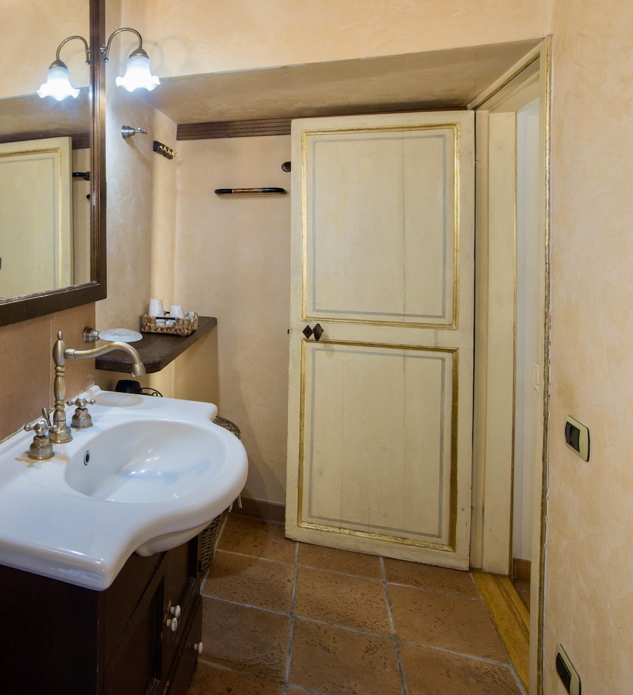 Estate4home - Trevi Fountain Apartment