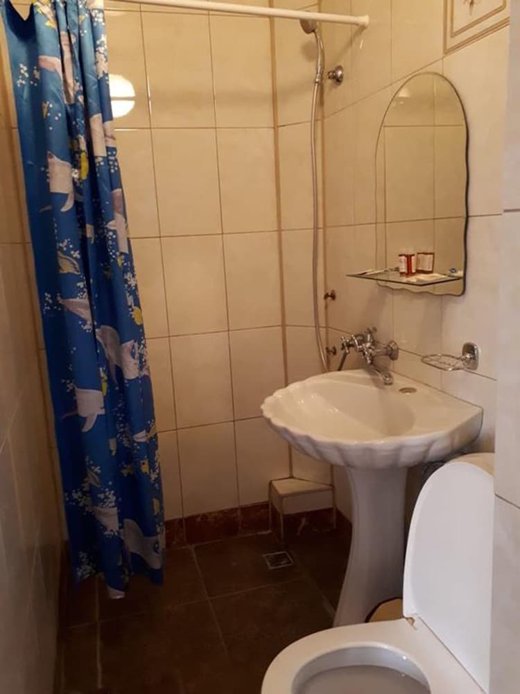 Oganes Guesthouse