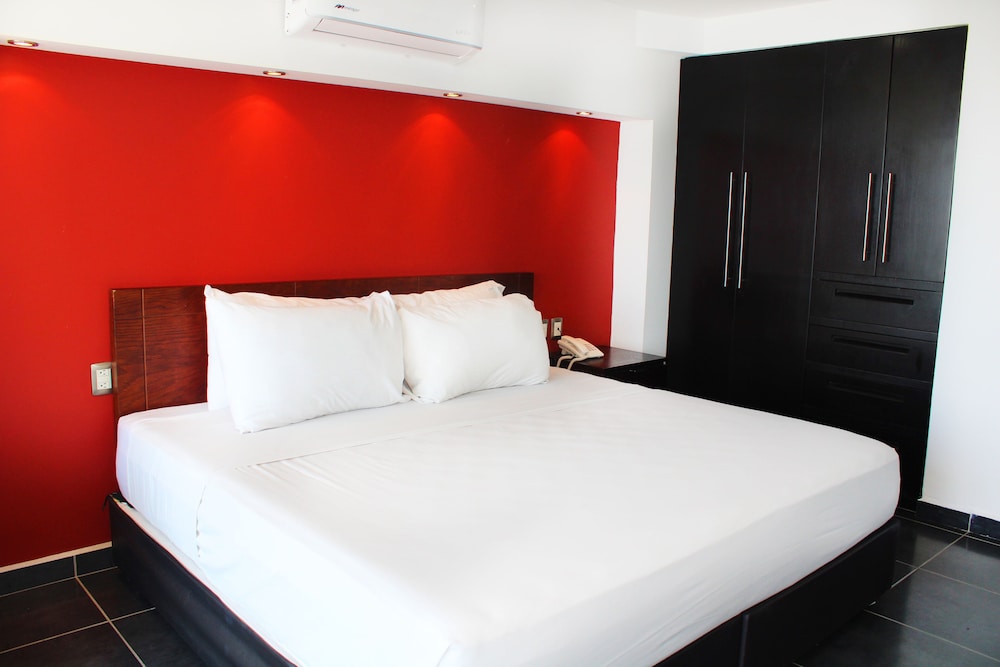 Ramada by Wyndham Acapulco Hotel  Suites - Property Image 63