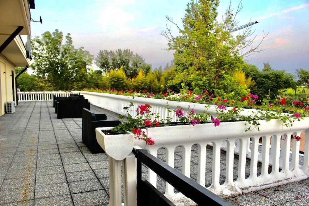 Sirmione Vacations - A.G. Holiday Hotel - Property Image 3