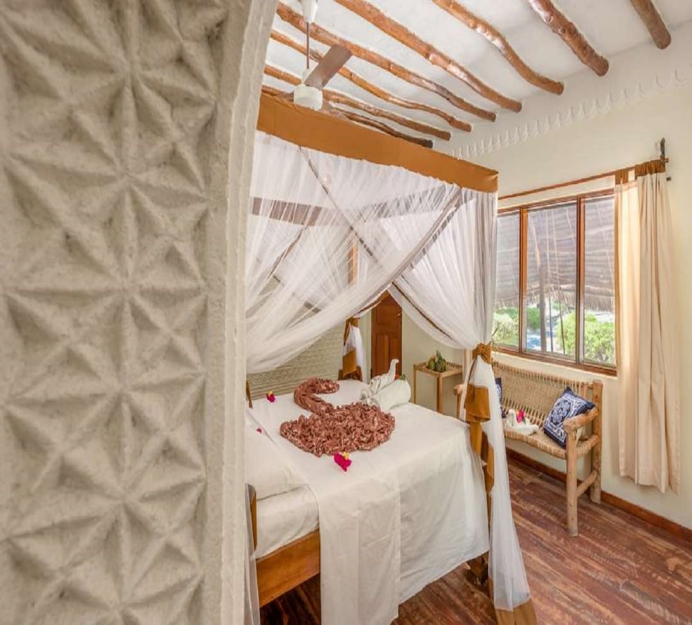 Hakuna Majiwe Beach Lodge