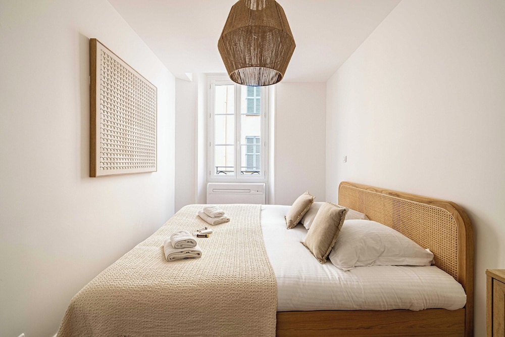 Beautiful T2 in the Heart of Suquet - 5min Beach view 3
