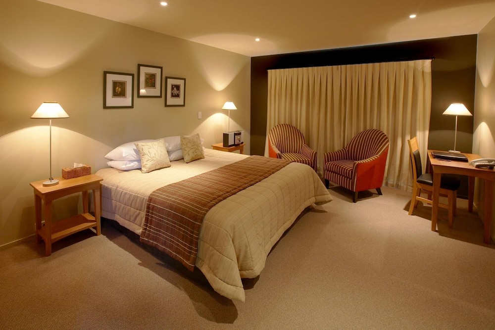 Te Weheka Hotel Fox Glacier view 4