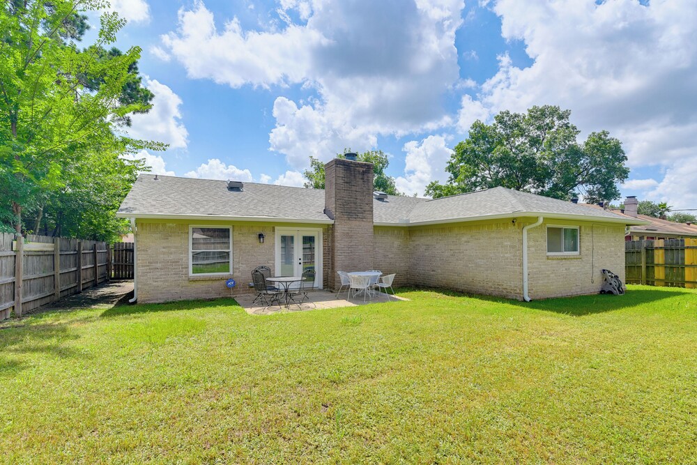 Golf & Get Outside - Family Home in Houston!