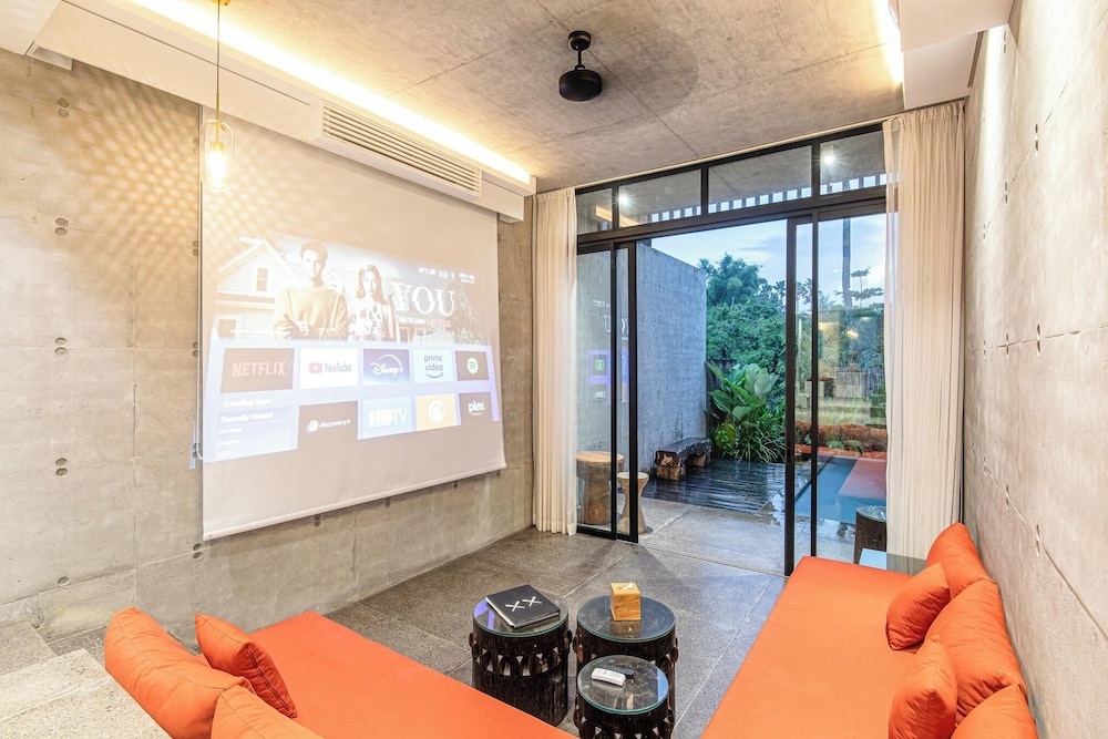 Modern 2BR Villa Enclosed Living Heart of Canggu