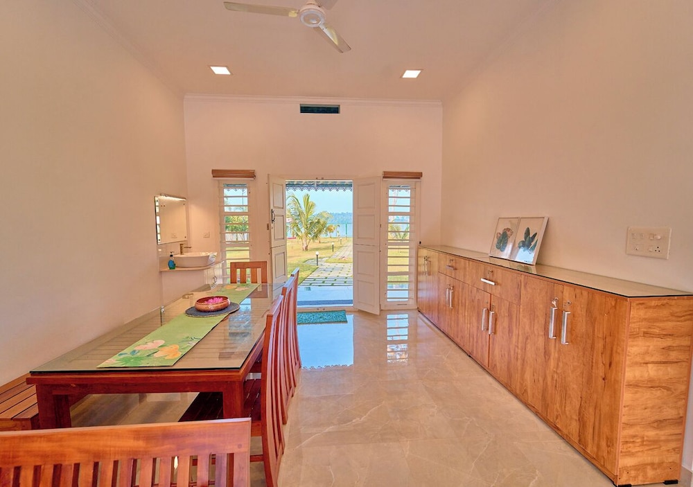 Ashtamudi Lake Villa by VOYE HOMES