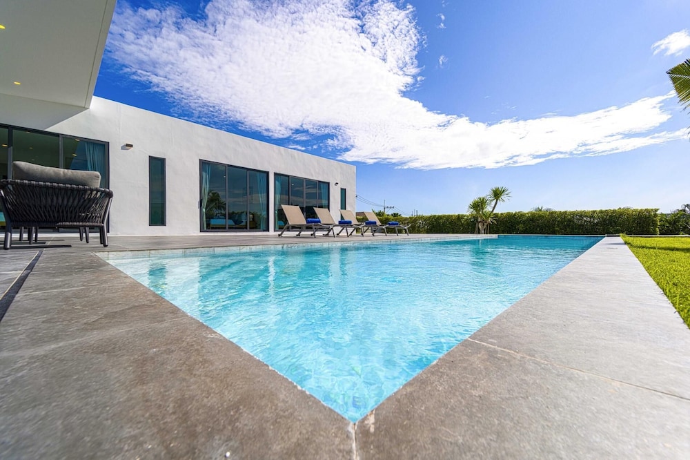 Luxury 5 Bedroom Pool Villa KH-C1