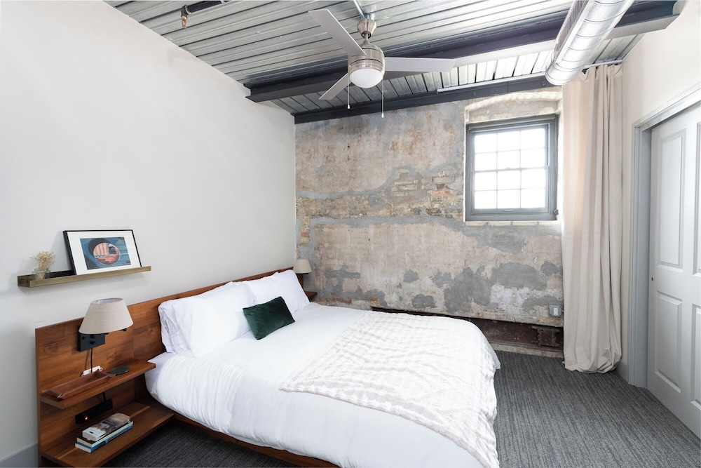 Brewery District Apartment Near Fiserv with Rooftop, Gym, and Parking