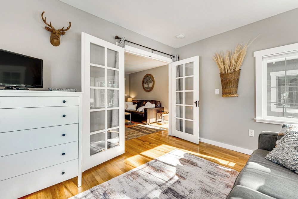 Steps to Estes Lake: Mtn-view Hideaway w/ Hot Tub!