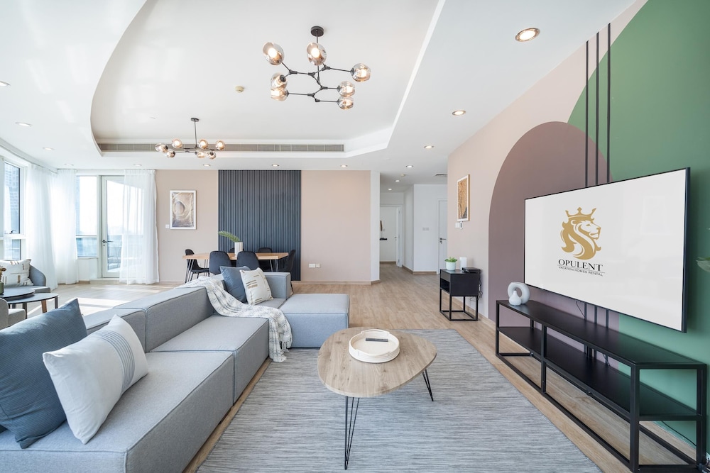 Dubai Marina - Stunning Huge 4 Bedroom Apts Near JBR - Gym - Pool - Parking by Sojo Stay