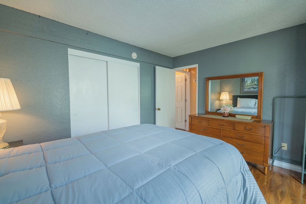Dabi Four Lakeview view 4