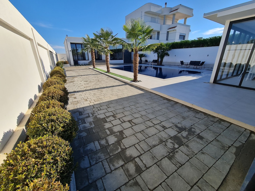 La Mirage Group Villas
