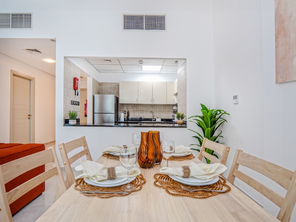 Easygo-upgraded 1bdr Polo Residence