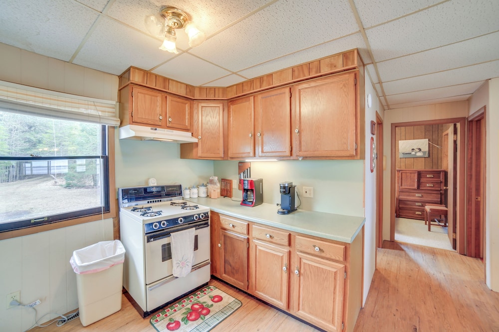 Dock & Fire Pit: Lakefront Cottage in Gould City!