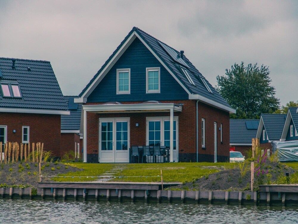 Sustainable Water Villa With Dishwasher, by a Lake view 4