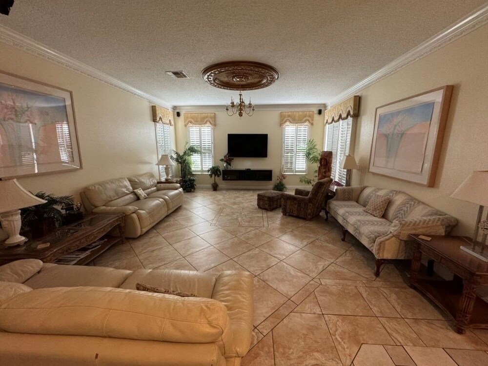 Southern Comfort 8 Bedroom Home