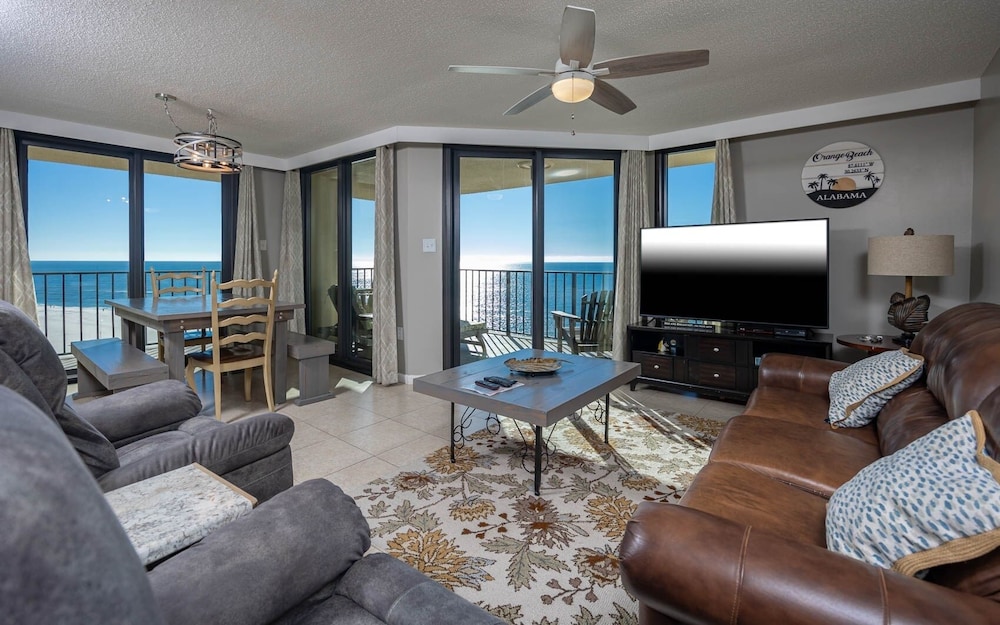 Phoenix Iii 3099 3 Bedroom Condo