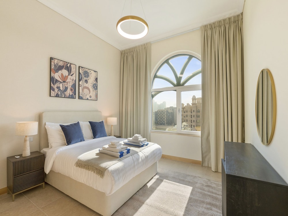 Short-stay at Al Haseer - 4 Beds Palm Holiday Apt
