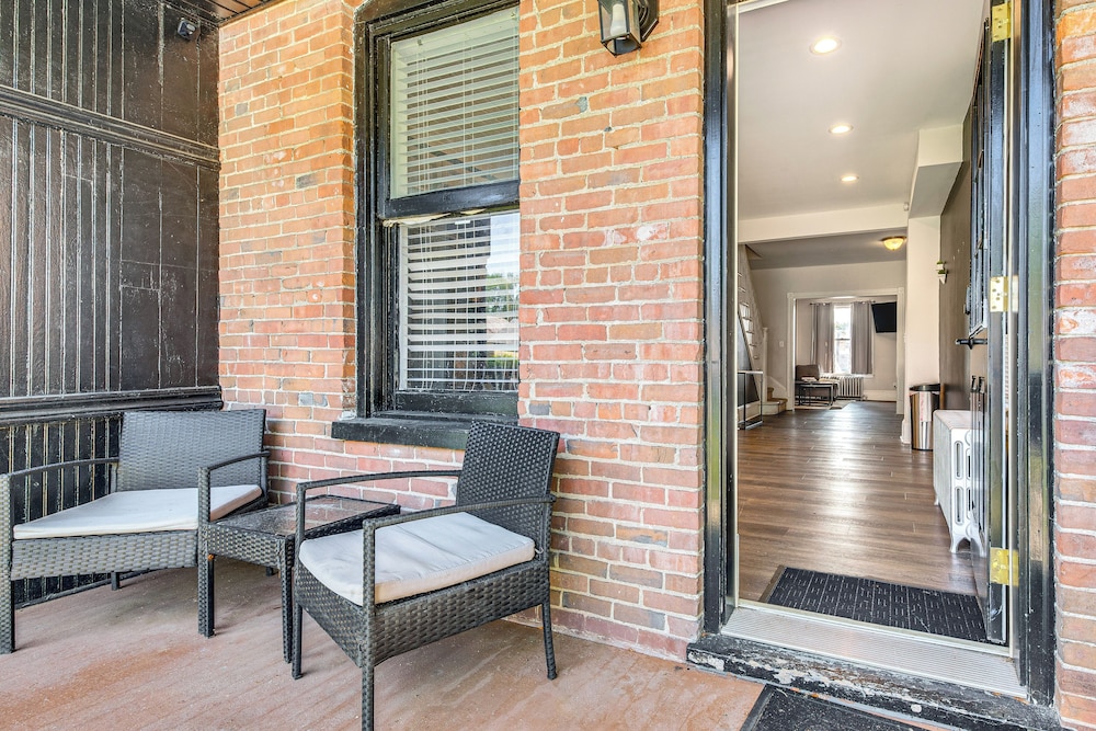 1 Block to Main Street: Dtwn Stroudsburg Townhome!