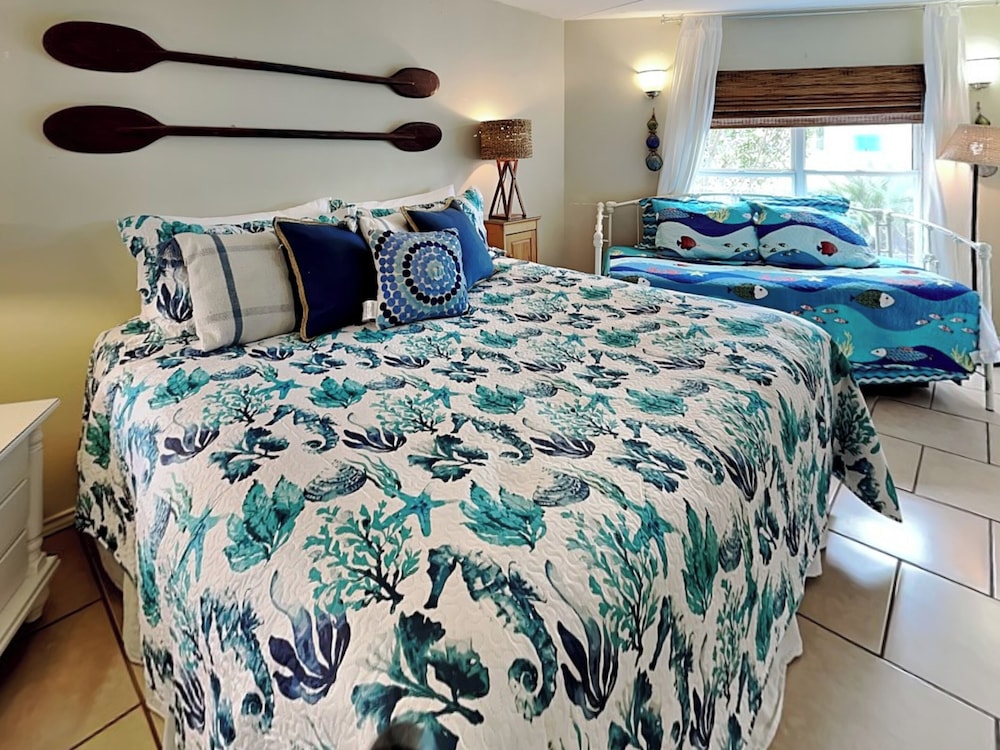 Siesta Keys by Miss Kitty’s