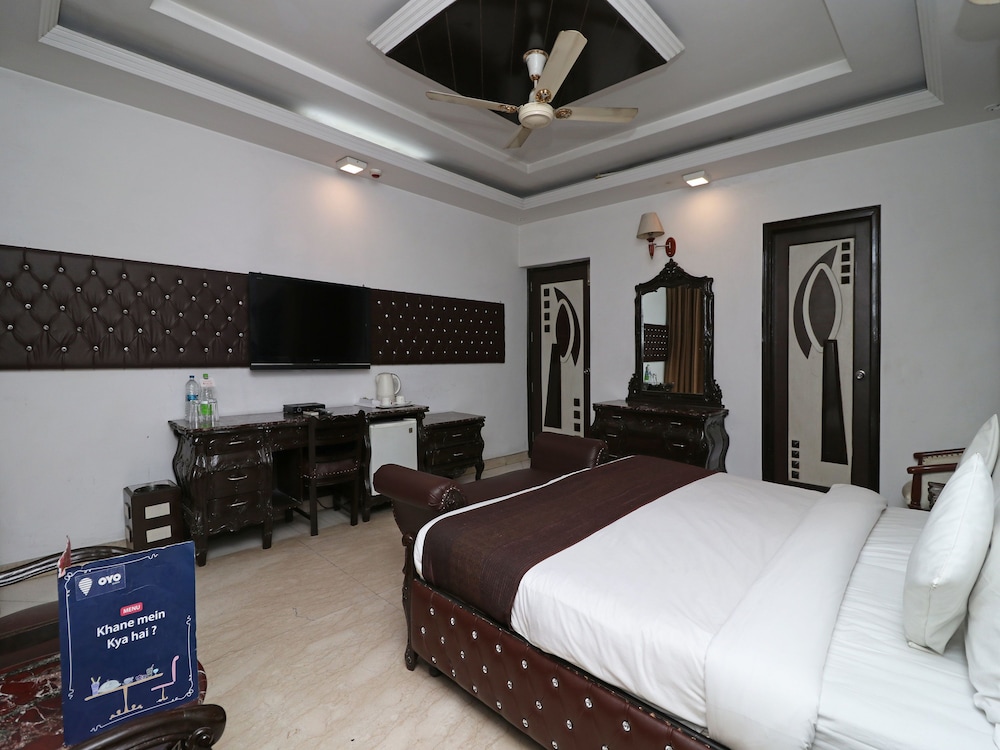 OYO 11201 Near Bhikaji Cama Place