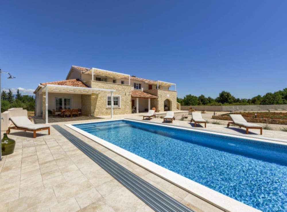 Rustic Villa Perosa With Heated Pool