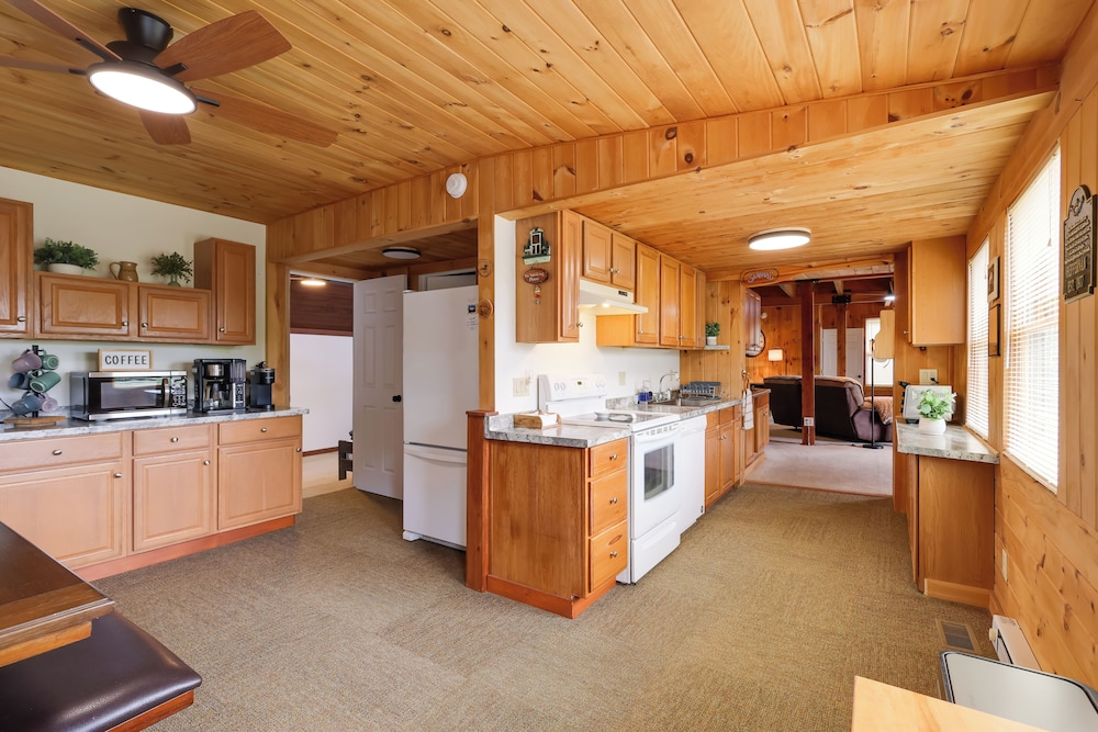 4 Mi to Beach & Lake: Spacious Home in Chestertown