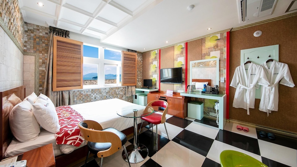 hotel room