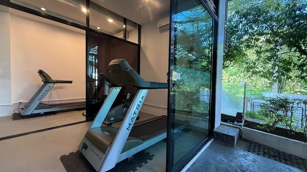 Emerald 215 - Studio With Balcony and Shared Pool