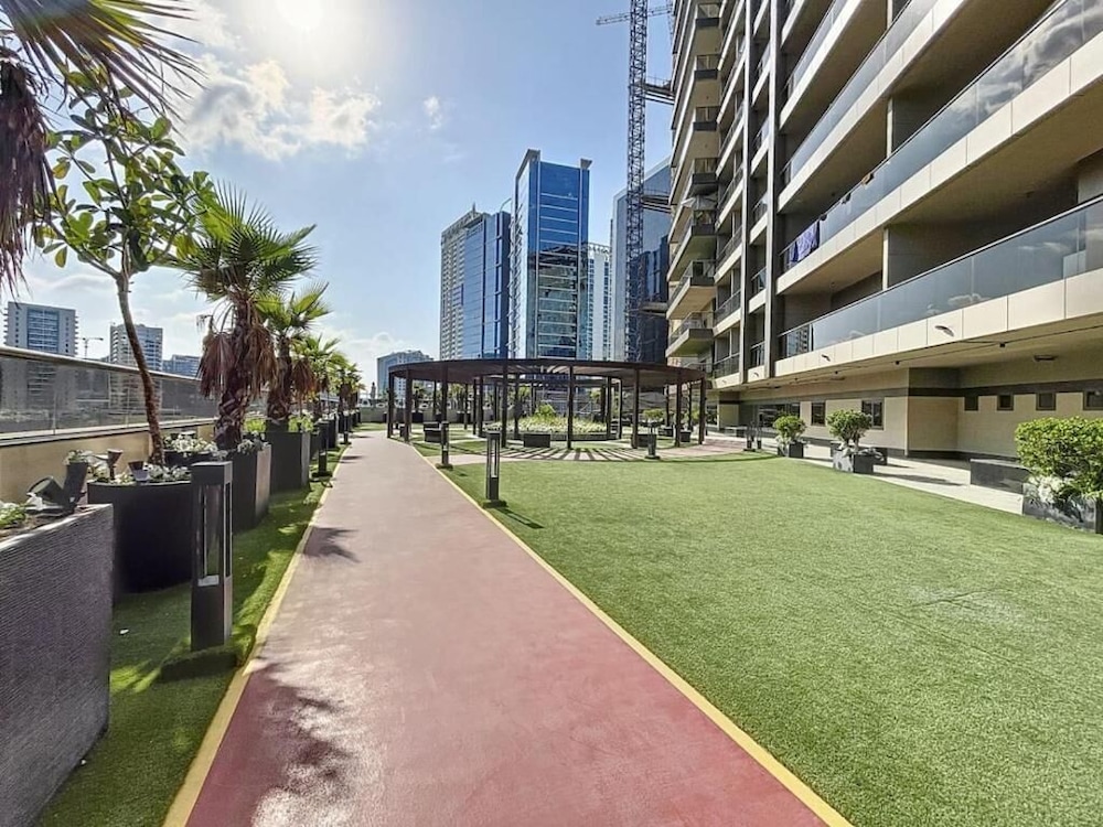 Whitesage - Elegant Apartment With Balcony in Downtown