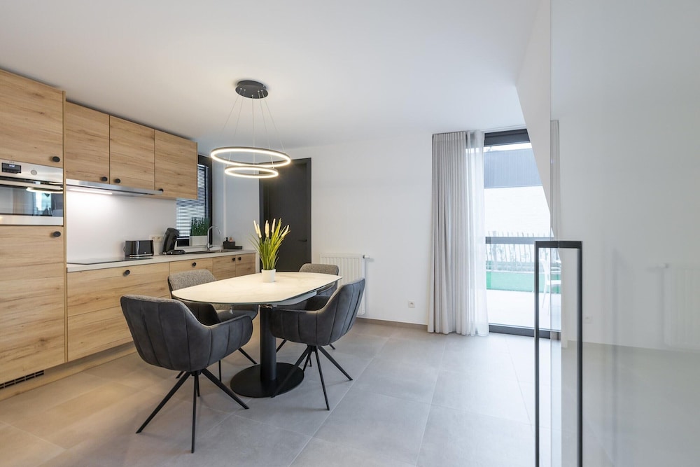 Newly Built Holiday Home for 6 People by the sea