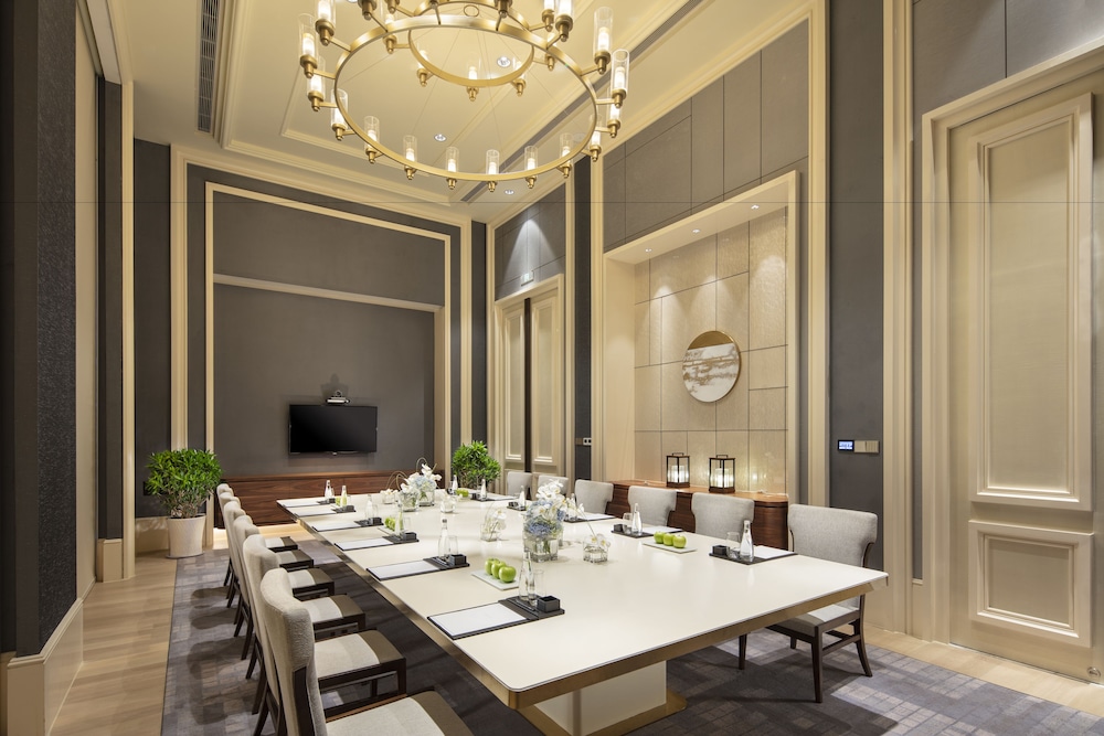 Hilton Dalian Golden Pebble Beach Resort