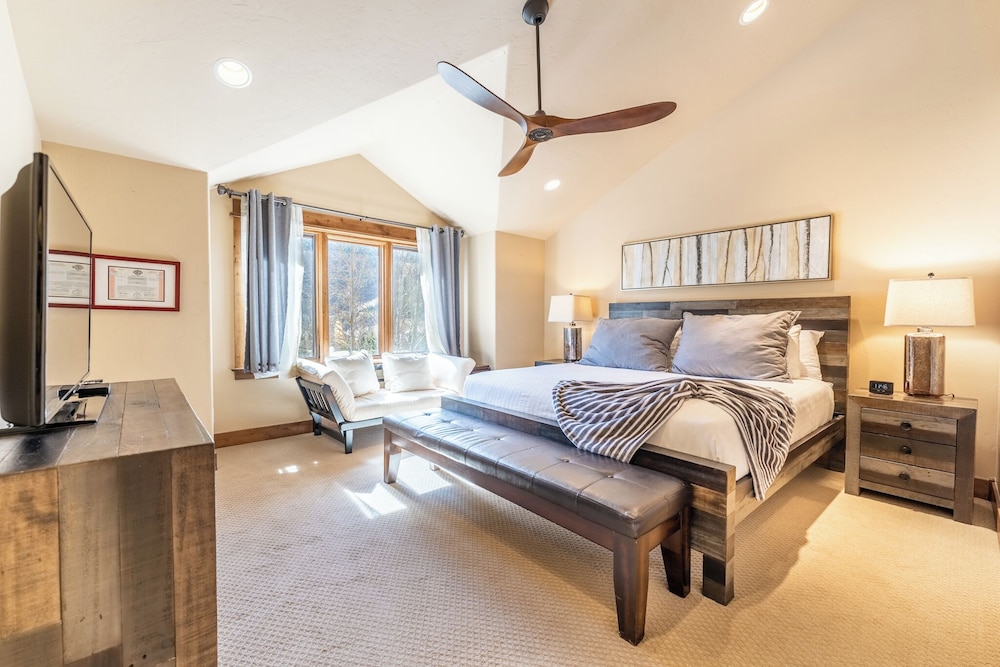 223 Caravelle Drive