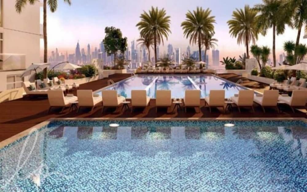 Premium 1BR Oasis - City Views & Pool