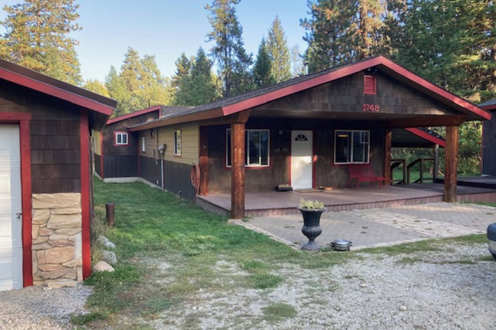 3BR House Near Skiing w/ Hot Tub