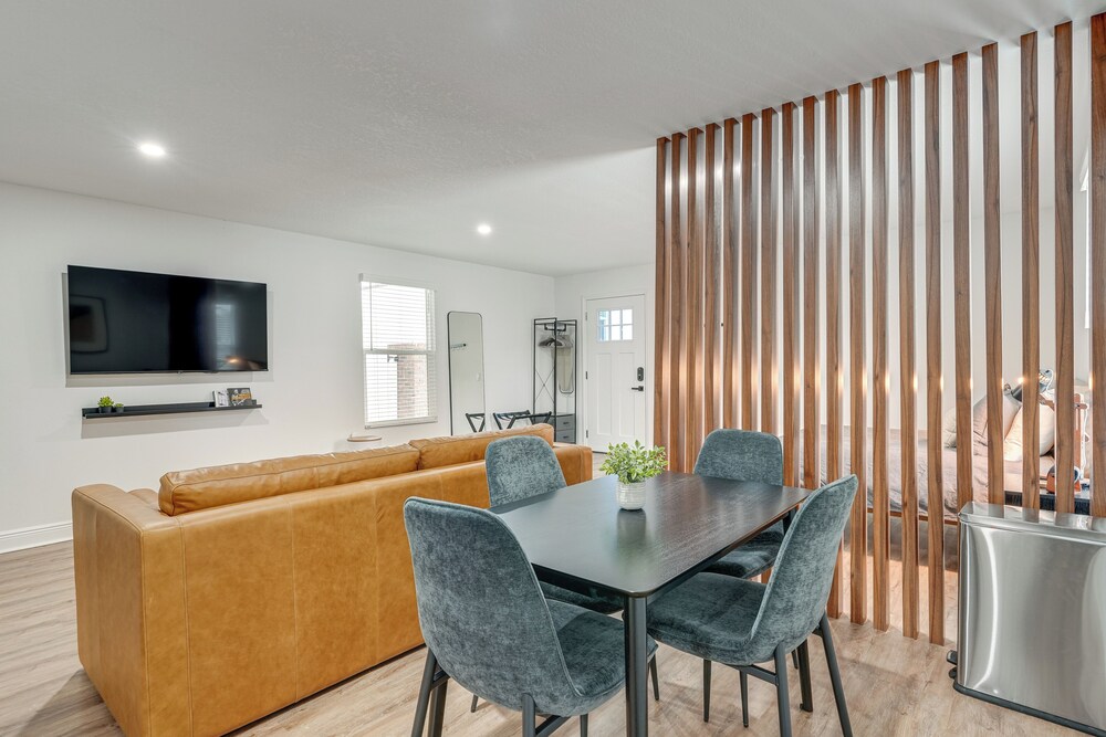 Stylish Lakeland Studio w/ Workspace