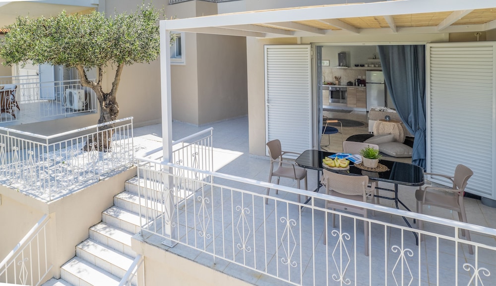 Malibu Studios & Apartments