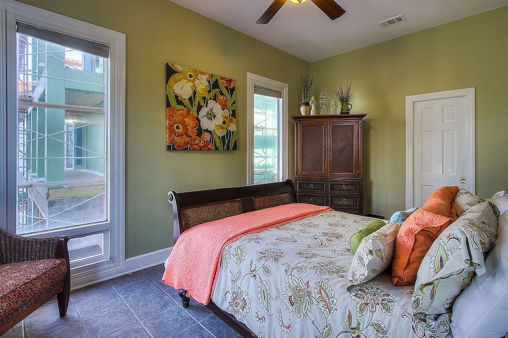 Vista Bella del Mar 5 Bedroom Holiday Home by Five Star Properties