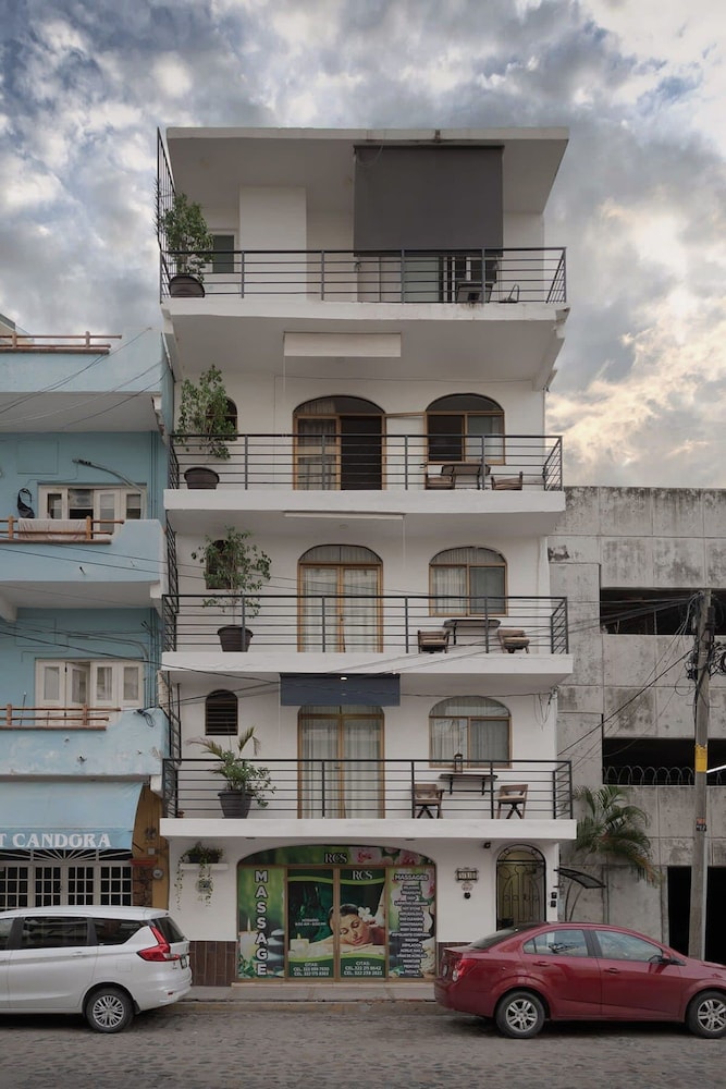 1bedroom Suite - 1 Block Away to Icon Beach