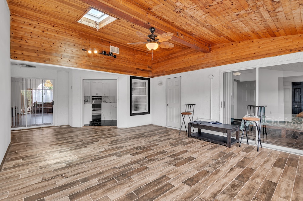 Relaxing Family Retreat In The Heart Of Sebastian 3 Bedroom Home