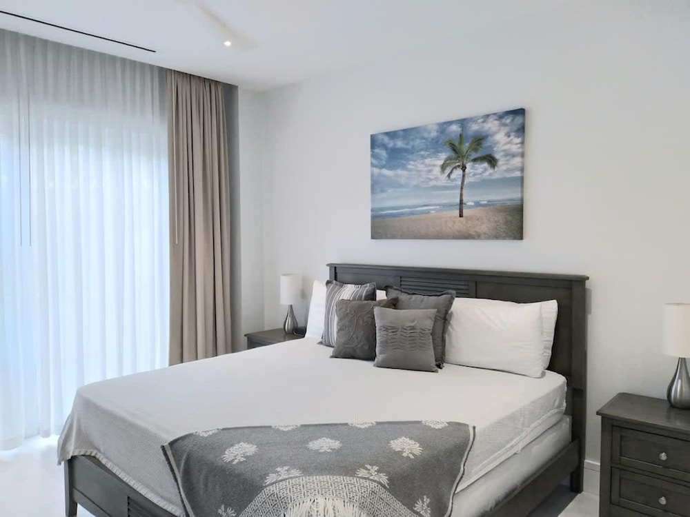 Cable Beach Condo Large Private Patio With BBQ