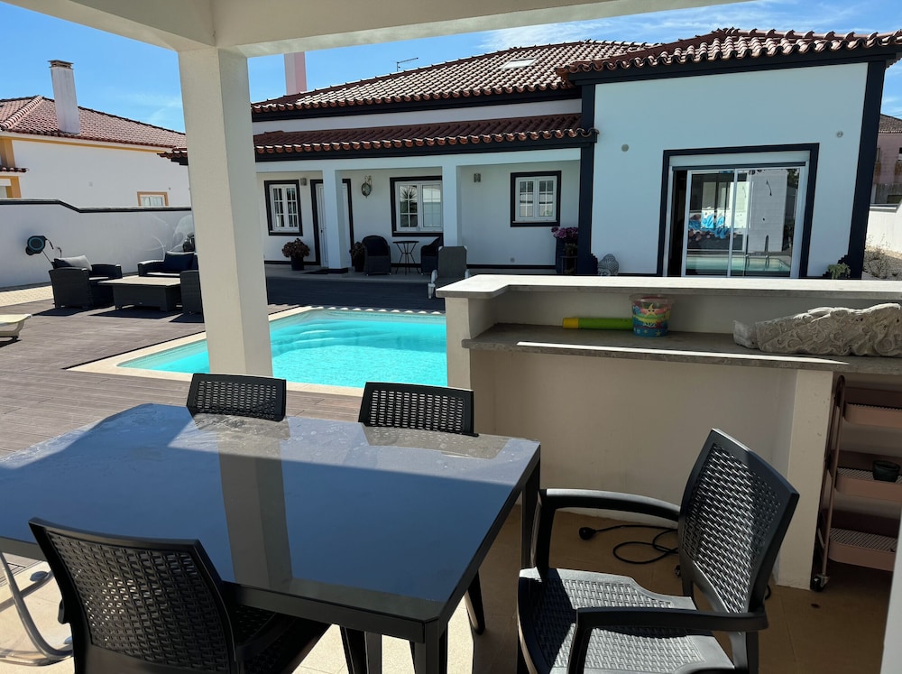 Spacious Quiet Charming Villa With Private Pool and Close to Lisbon