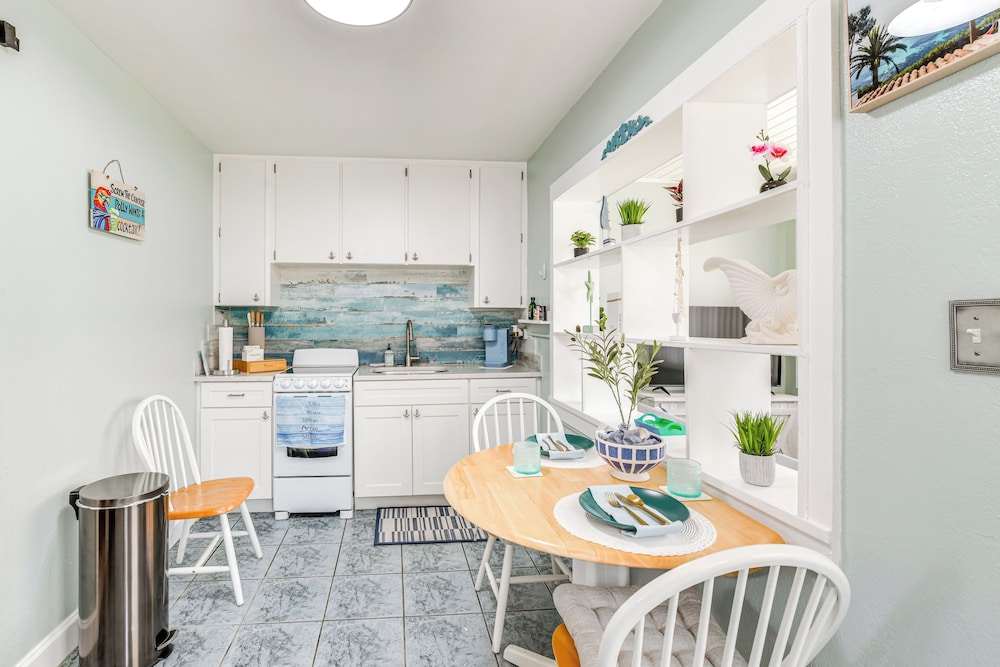 1 Mi to Upham Beach Park: Cozy St Pete Beach Apt!