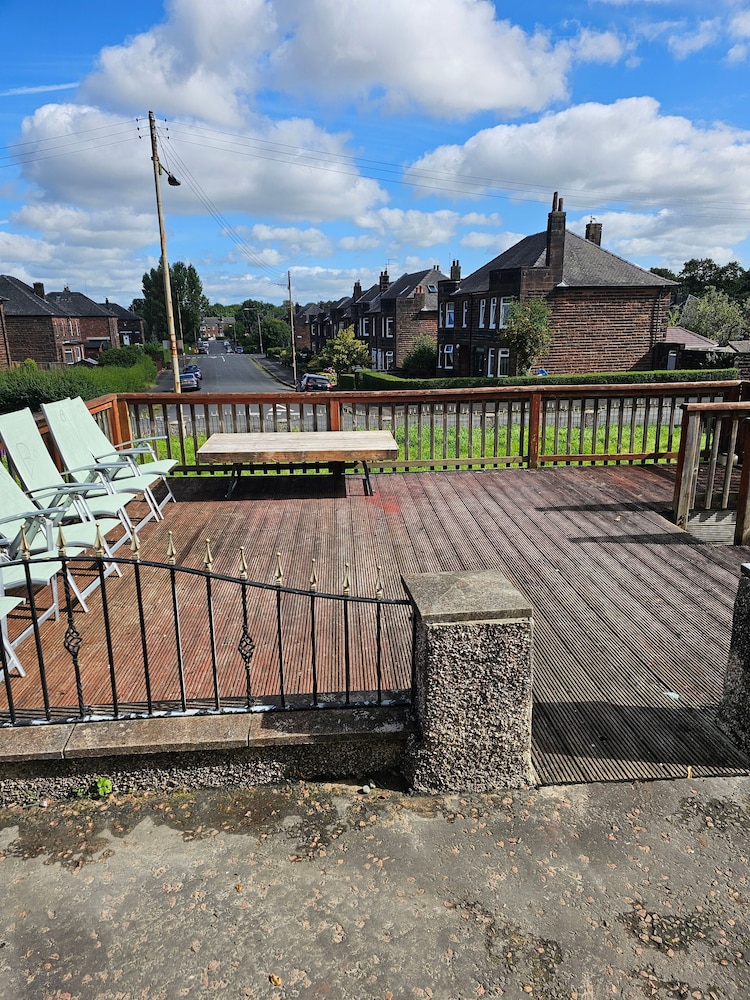 Nice House in a Quite Neighbourhood Close to Parks and a Short Drive to Town
