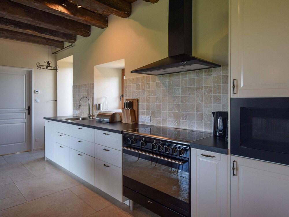 Stylish Villa on Historic Estate photo 2