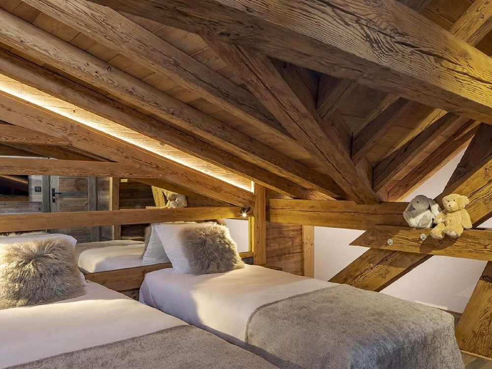 Chalet in Les Deux Alpes With Sauna & Hot Tub view 4