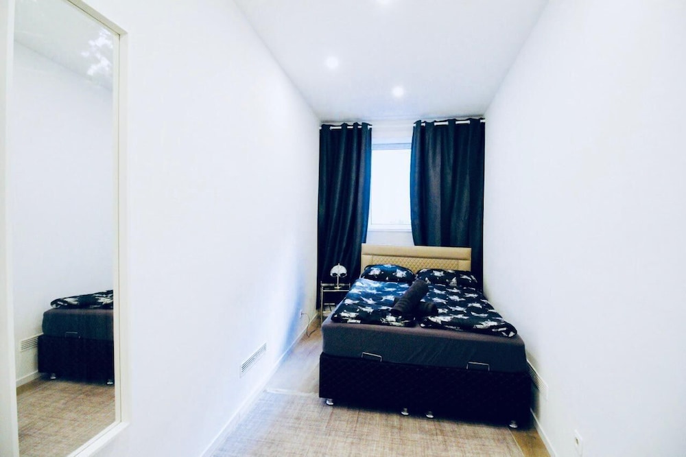 Cozy 2BR and Living Room Apt for 6