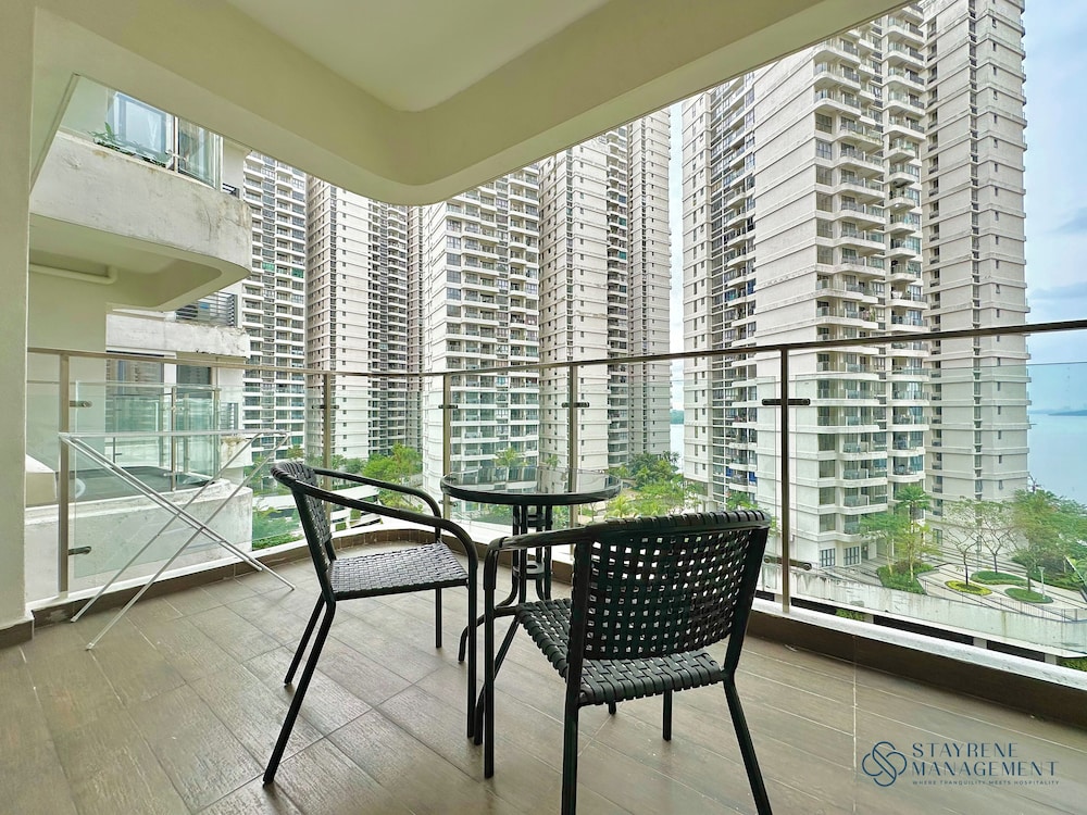 Country Garden Danga Bay Sea View Homestay by Stayrene